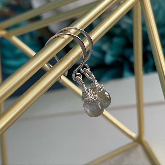 AAA Labradorite from Canada with Sterling Silver - Picture 4 of 8